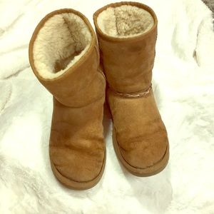 Worn UGG classic short